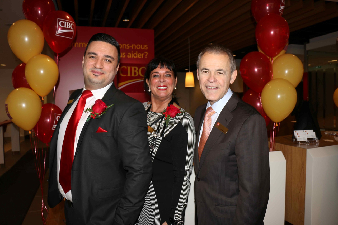 Karl Hamaoui, directeur du centre bancaire, Carole St-Louis, vice-présidente de District et Sylvain Vinet, chef régional et Premier vice-président Est du Canada