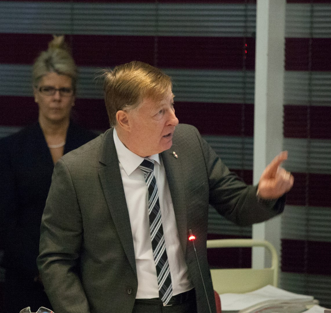 Le maire Demers défend une nomination politique