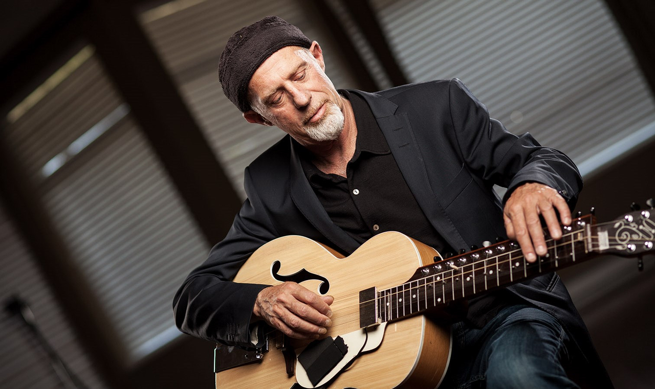 Harry Manx sort un album par an depuis 14 ans.