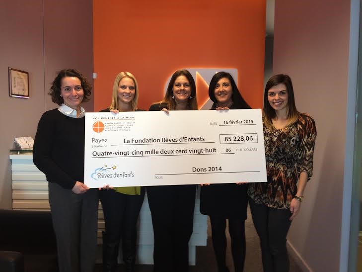 De gauche à droite : Julie Morin, gestionnaire marketing, Promenades St-Bruno, Jessica Maheu, assistante marketing, Galeries d’Anjou, Juli Meilleur, directrice générale, Québec, Fondation Rêves d’enfants, Tina Da Costa, gestionnaire marketing, Fairview Pointe Claire et Sandra Murray, coordonnatrice du développement et des communications, Fondation Rêves d’enfants