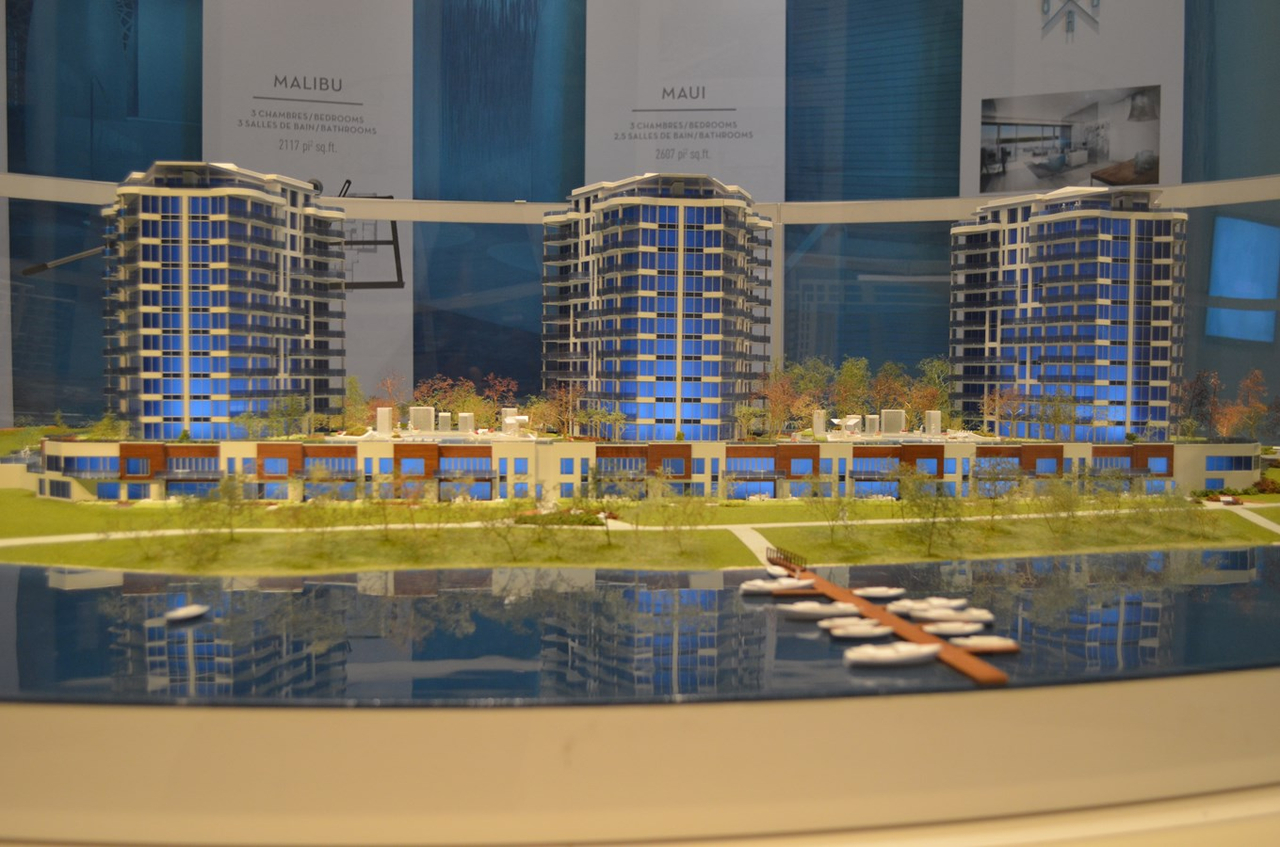 Trois tours à condos feront face à la rivière.