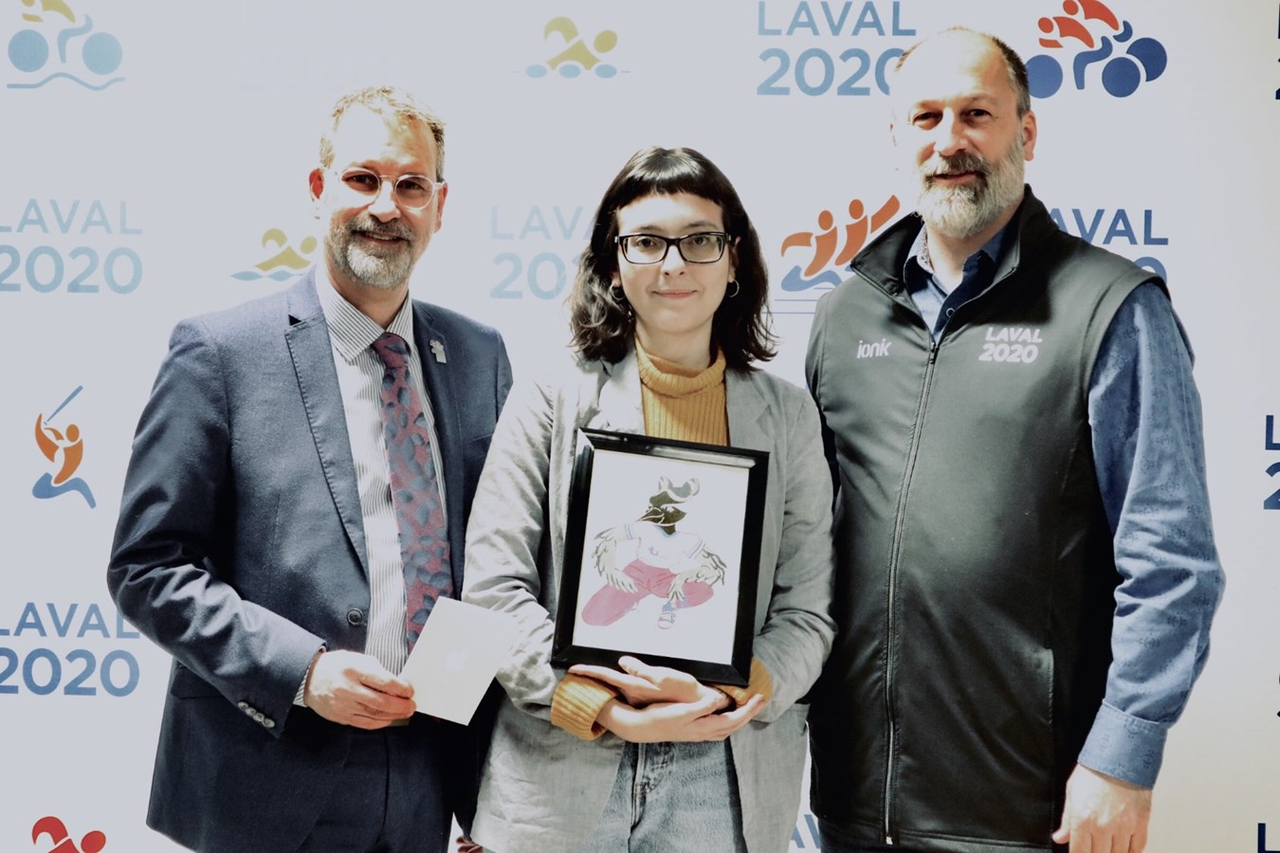Yves Carignan, président du conseil d’administration du COFJQ – Laval 2020, la lauréate Fabiana Marin et Alain Deschamps, directeur général de SPORTSQUÉBEC.