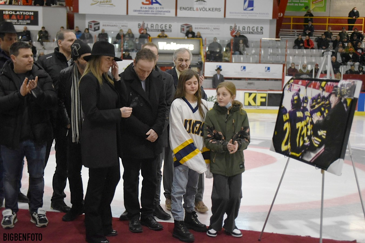 Une dizaine d’anciens joueurs des Chiefs ainsi que Michel Gaudette se sont donné rendez-vous afin d’honorer la mémoire du regretté Bob Berger.