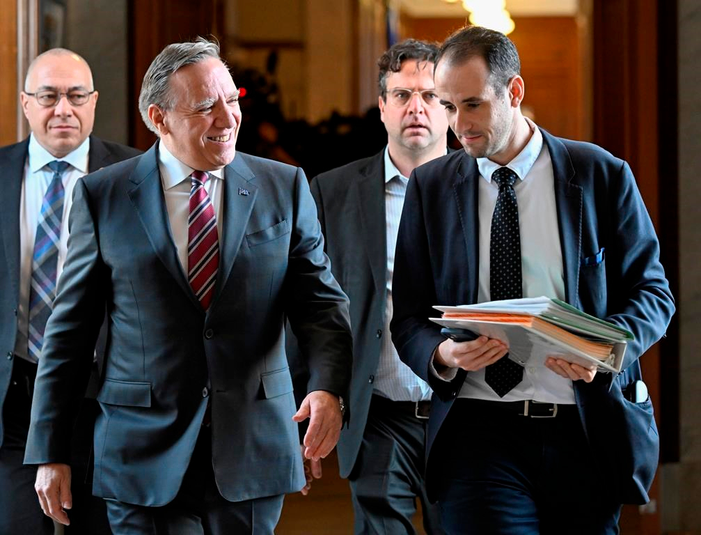 Report de la cible pour les maternelles 4 ans: Legault se justifie
