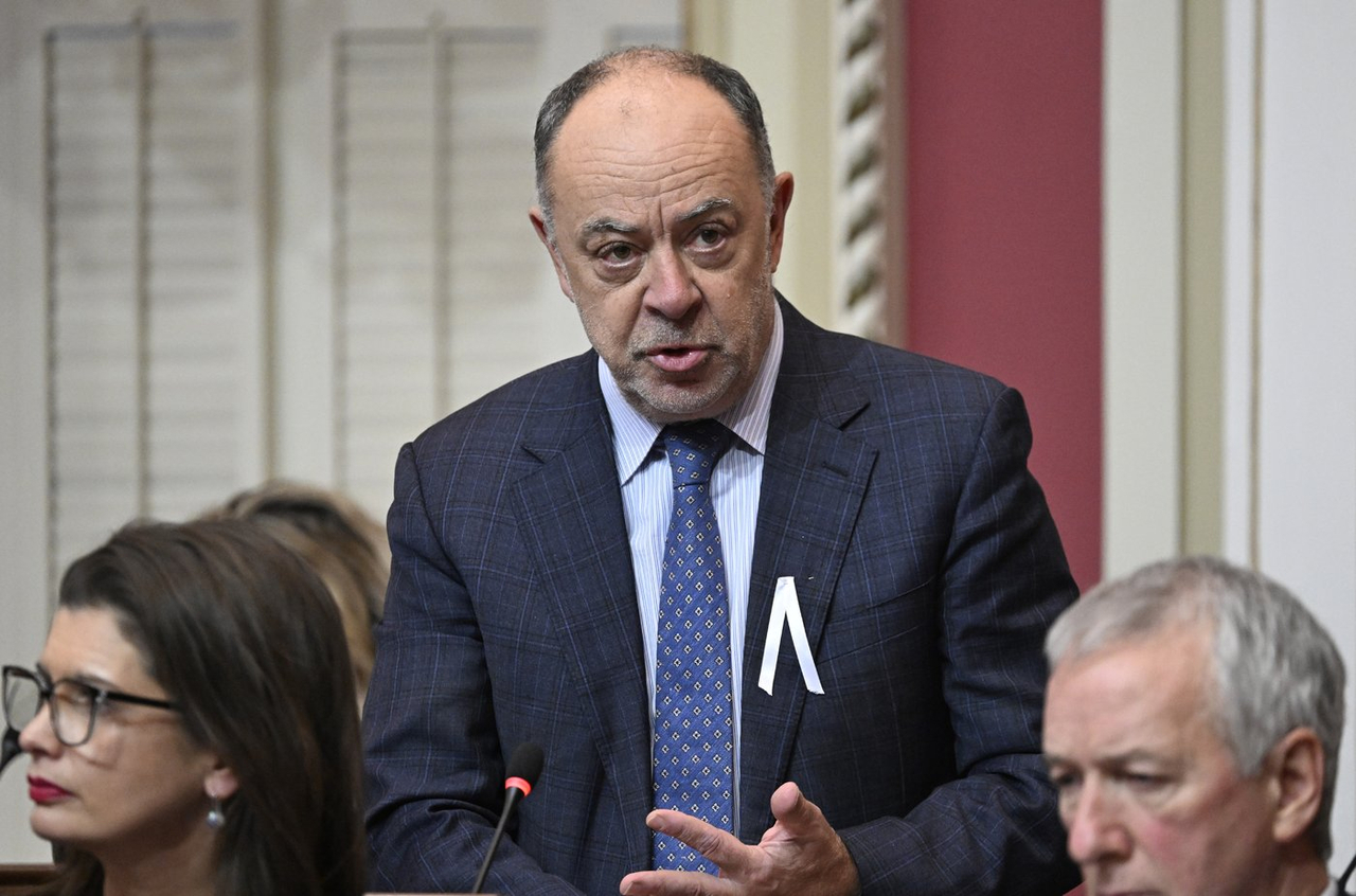 Éliminer le déficit anticipé de 1,5 G$ en santé, c'est «non négociable», dit Dubé
