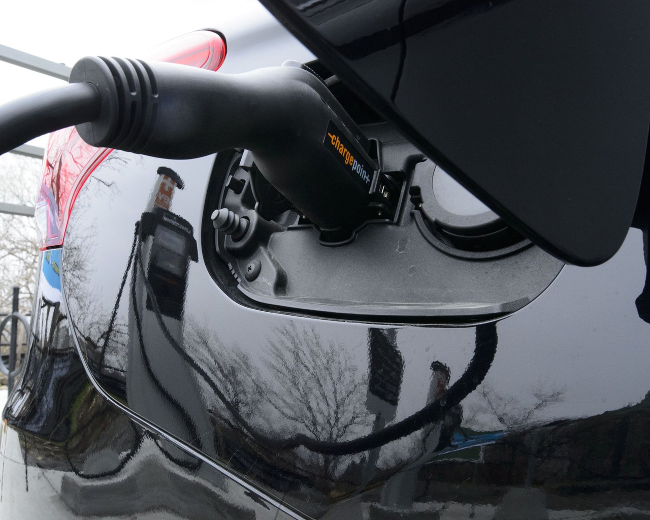Ottawa remboursera les concessionnaires pour les remises impayées sur les VE