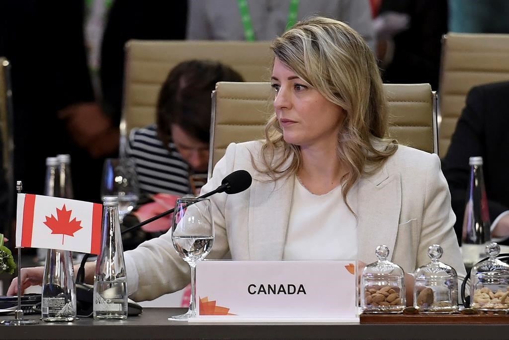 Joly aurait confronté son homologue chinois concernant les allégations d'ingérence