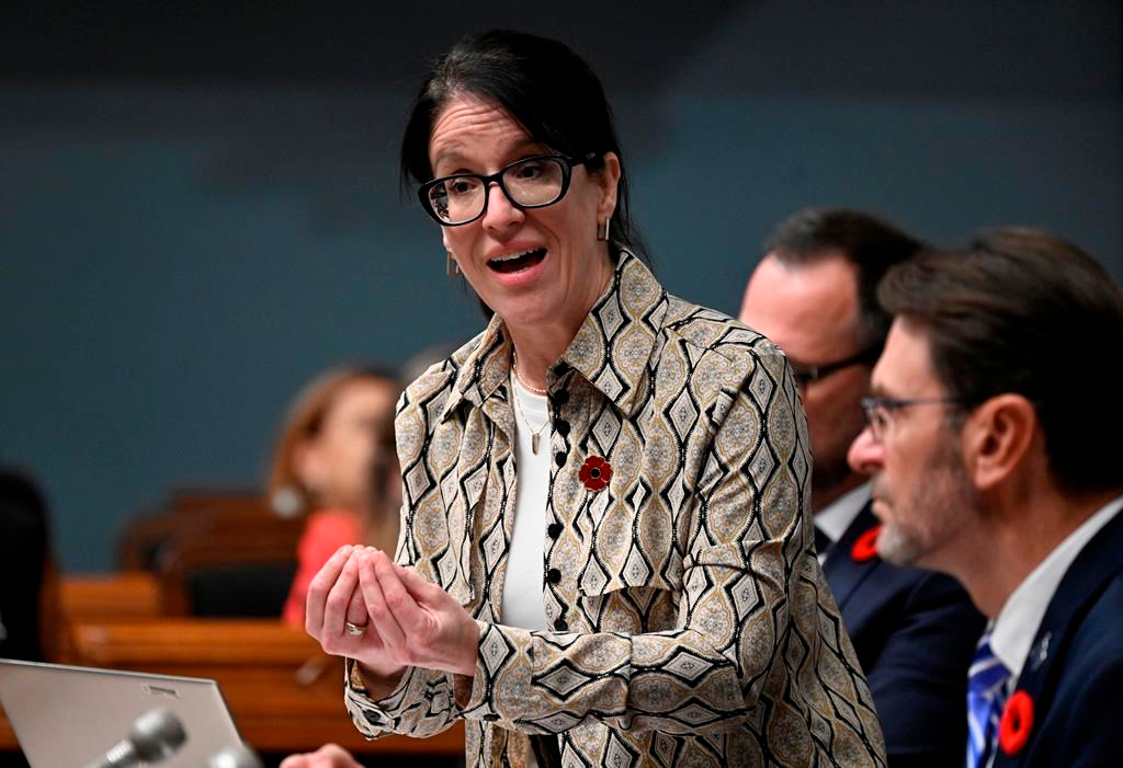 Incapable de trouver une entente, Sonia LeBel doit céder sa place, selon le PLQ