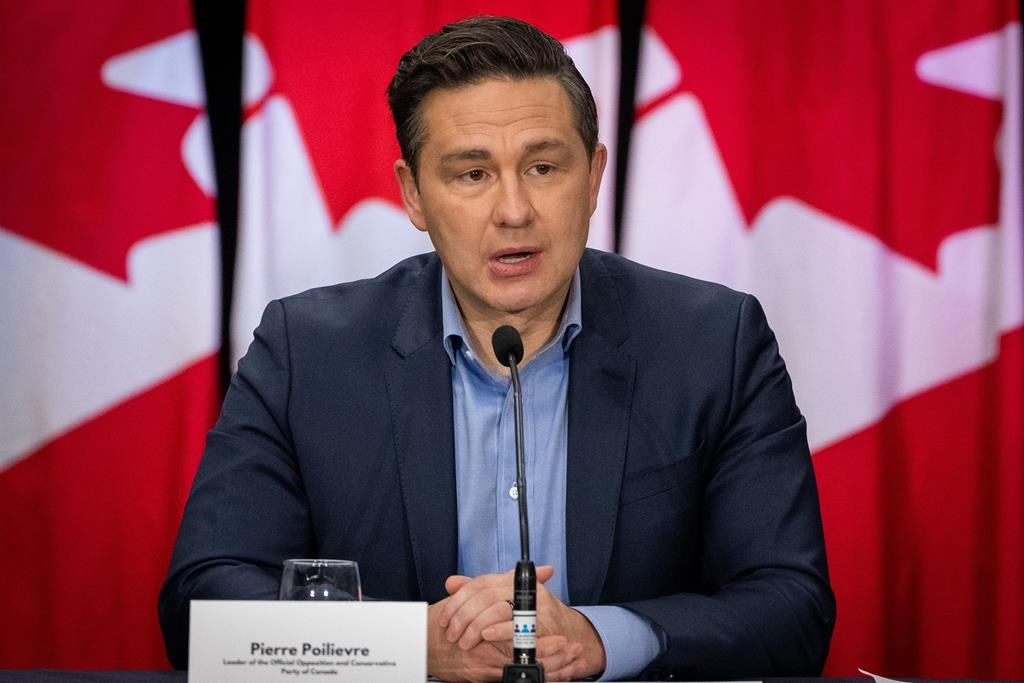 Un gouvernement Poilievre exigerait une preuve d'âge pour accéder aux sites porno