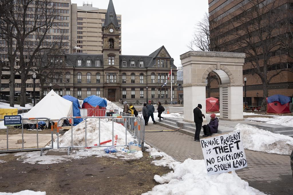 Halifax coupe l'électricité à un campement d'itinérants, malgré la vague de froid