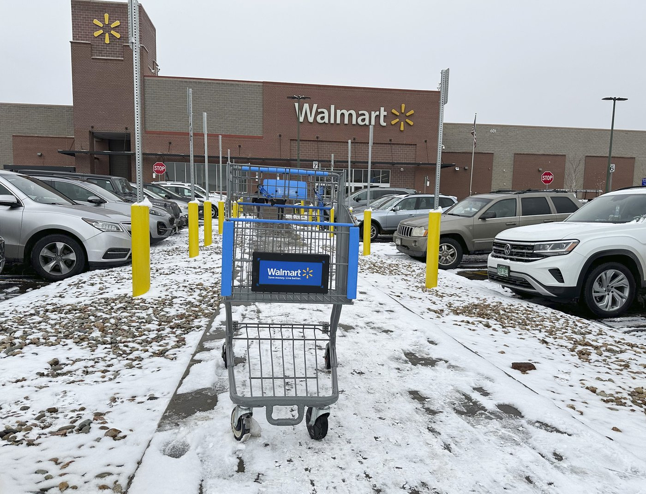 Walmart Canada prend des mesures pour mettre fin à la vente d'armes à longues lames