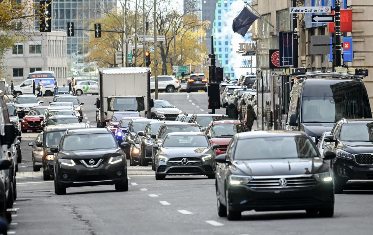 Plus de Canadiens se déplacent pour aller travailler, avec la baisse du télétravail