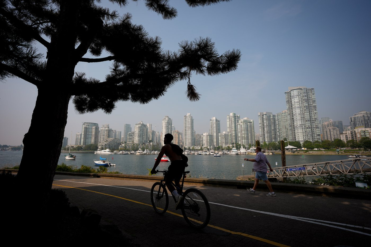 Environnement Canada étend ses alertes alors que la fumée se propage en C.-B.