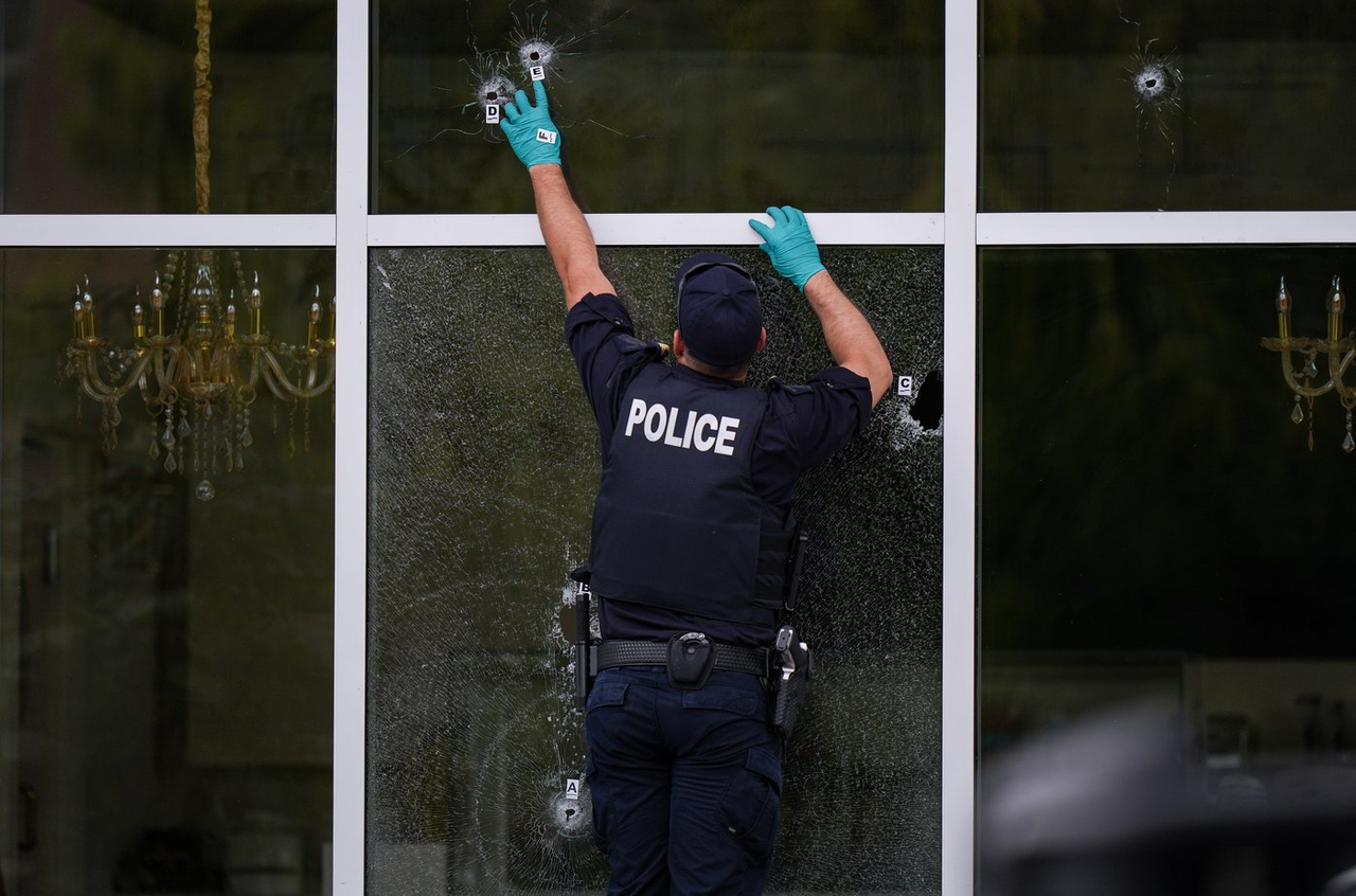Les crimes violents déclarés par la police augmentent au Canada et baissent aux USA