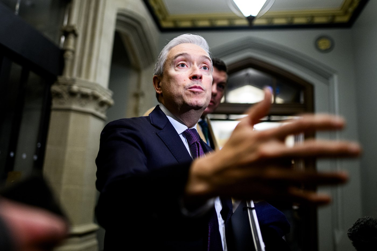 Des ministres clés s'adressent à l'APN à Ottawa après l'éviction de M. Hodgson