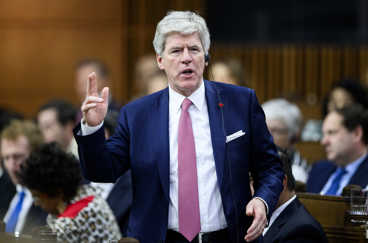 D'autres conservateurs pensent rejoindre les libéraux, affirme un ministre