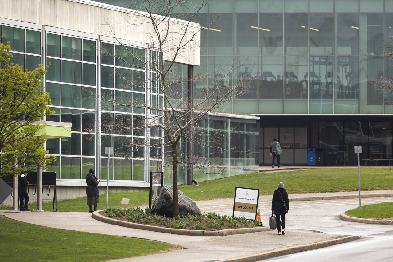 Coupes dans les collèges ontariens après la réduction d'étudiants internationaux