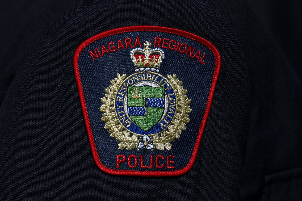 Une ville est confinée après une fusillade qui a blessé un policier en Ontario