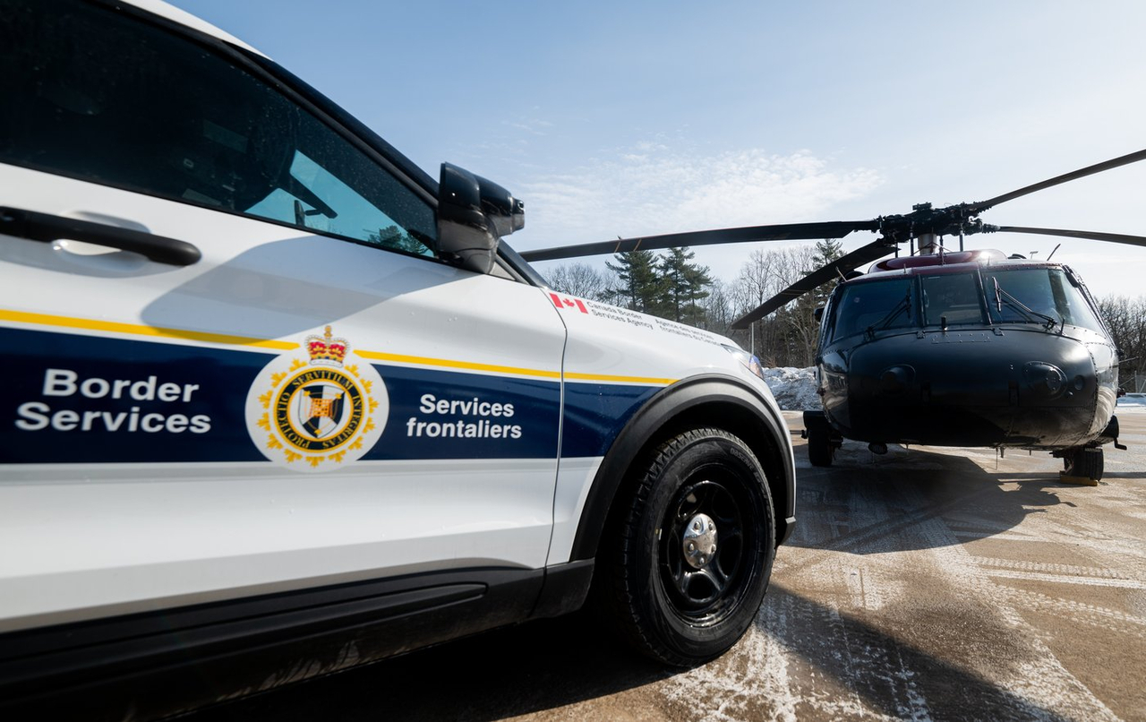 Des Haïtiens terrifiés par l'ICE aux États-Unis prennent la route pour le Canada