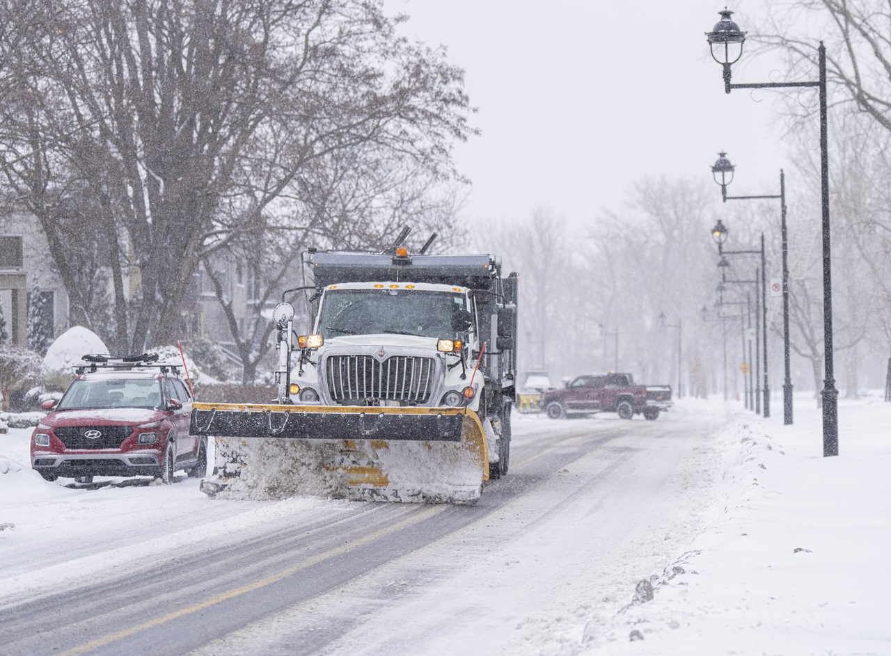 La bordée de neige continue d'avoir plusieurs impacts dans le sud du Québec