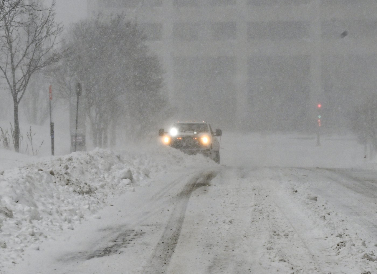 Une camionnette heurte un tracteur de déneigement à Saint-Rémi: un blessé grave