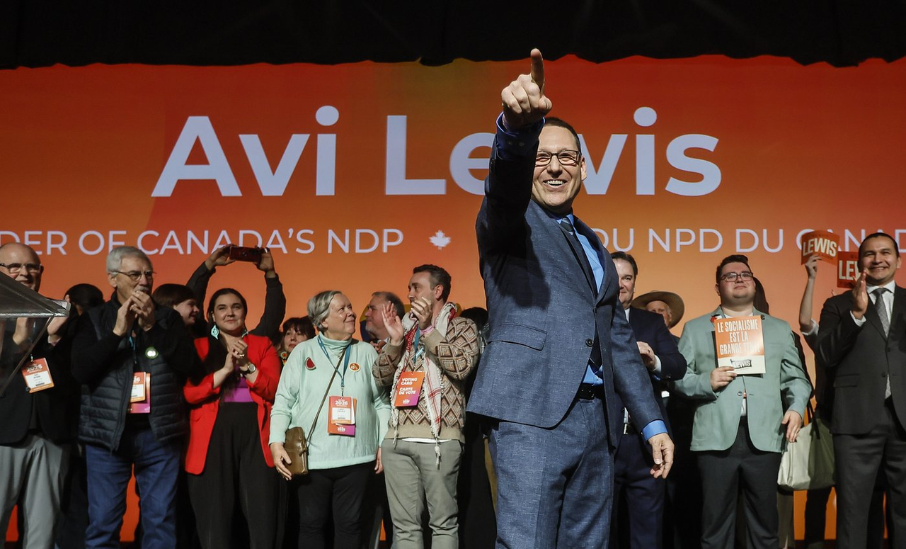 Lewis entame son mandat à la tête du NPD dans un climat de tension dans les Prairies