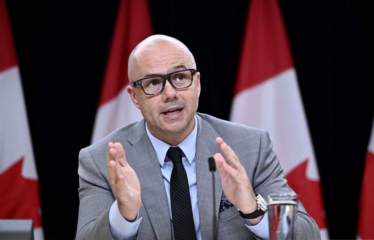 Le responsable de la transition du système de paie au fédéral quitte ses fonctions