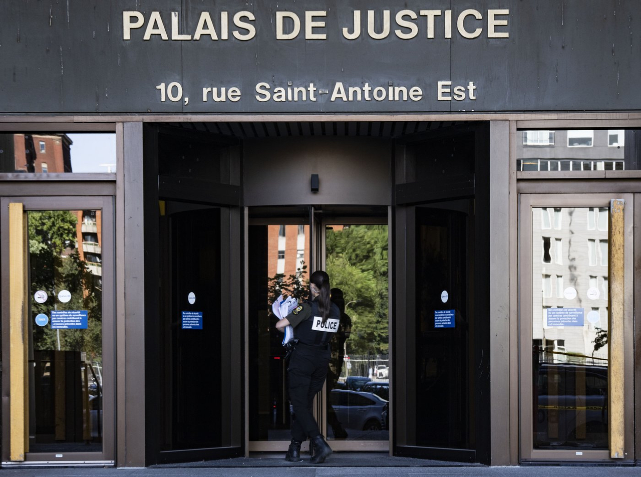 Une enseignante conteste en cour une politique scolaire sur l'identité de genre