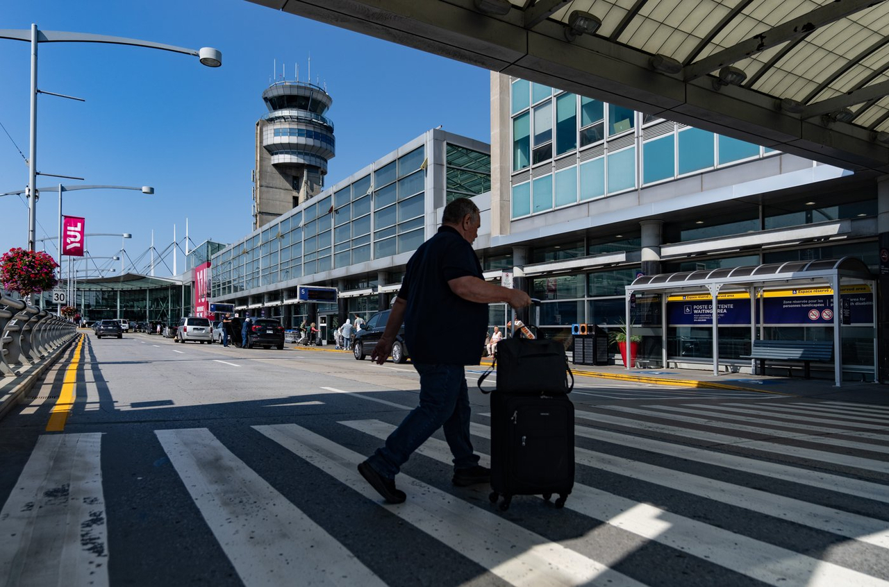 Une partie du débarcadère des arrivées de l'aéroport Montréal-Trudeau fermée le matin