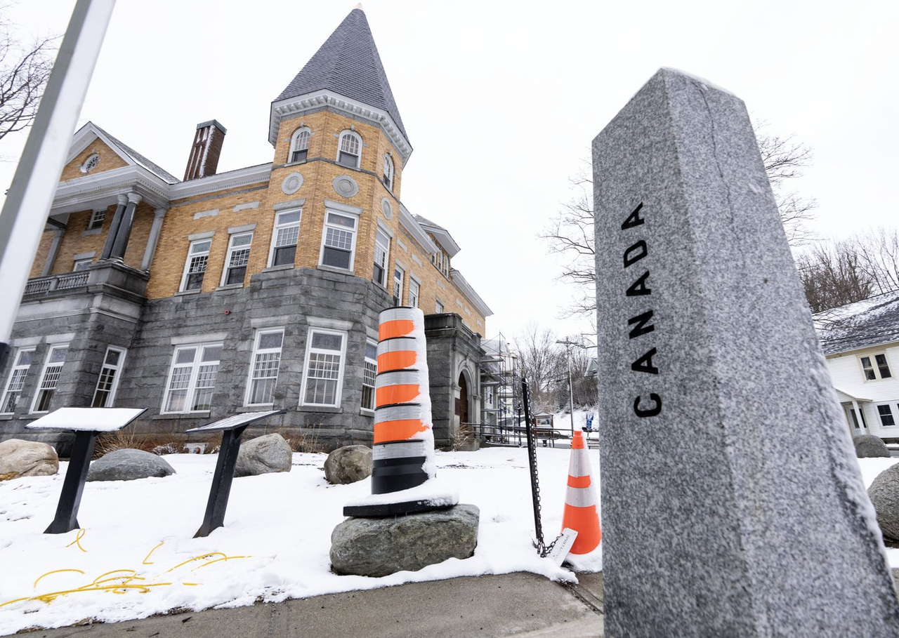 Une bibliothèque transfrontalière inaugure une entrée canadienne