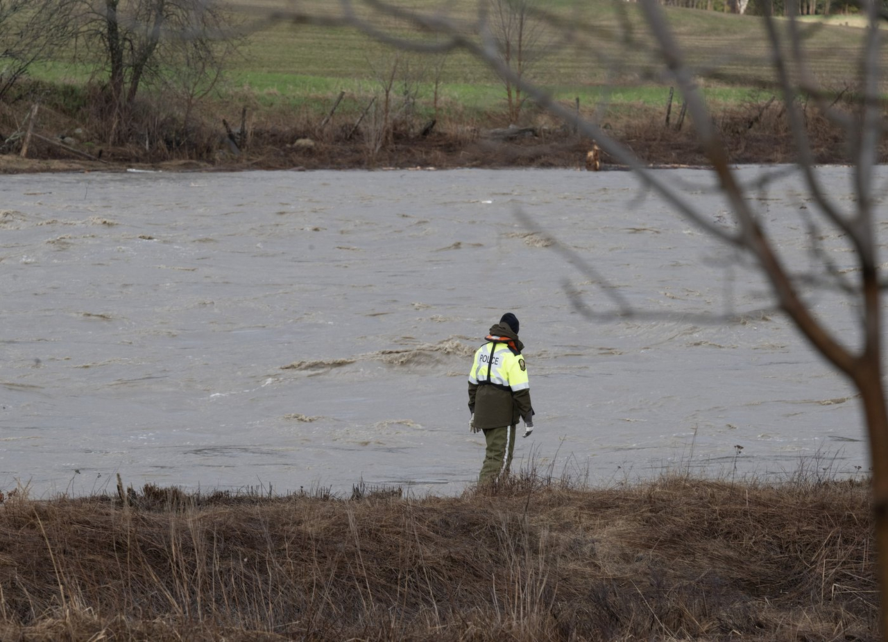Les recherches ont repris pour trouver un homme qui est tombé à l'eau en Beauce