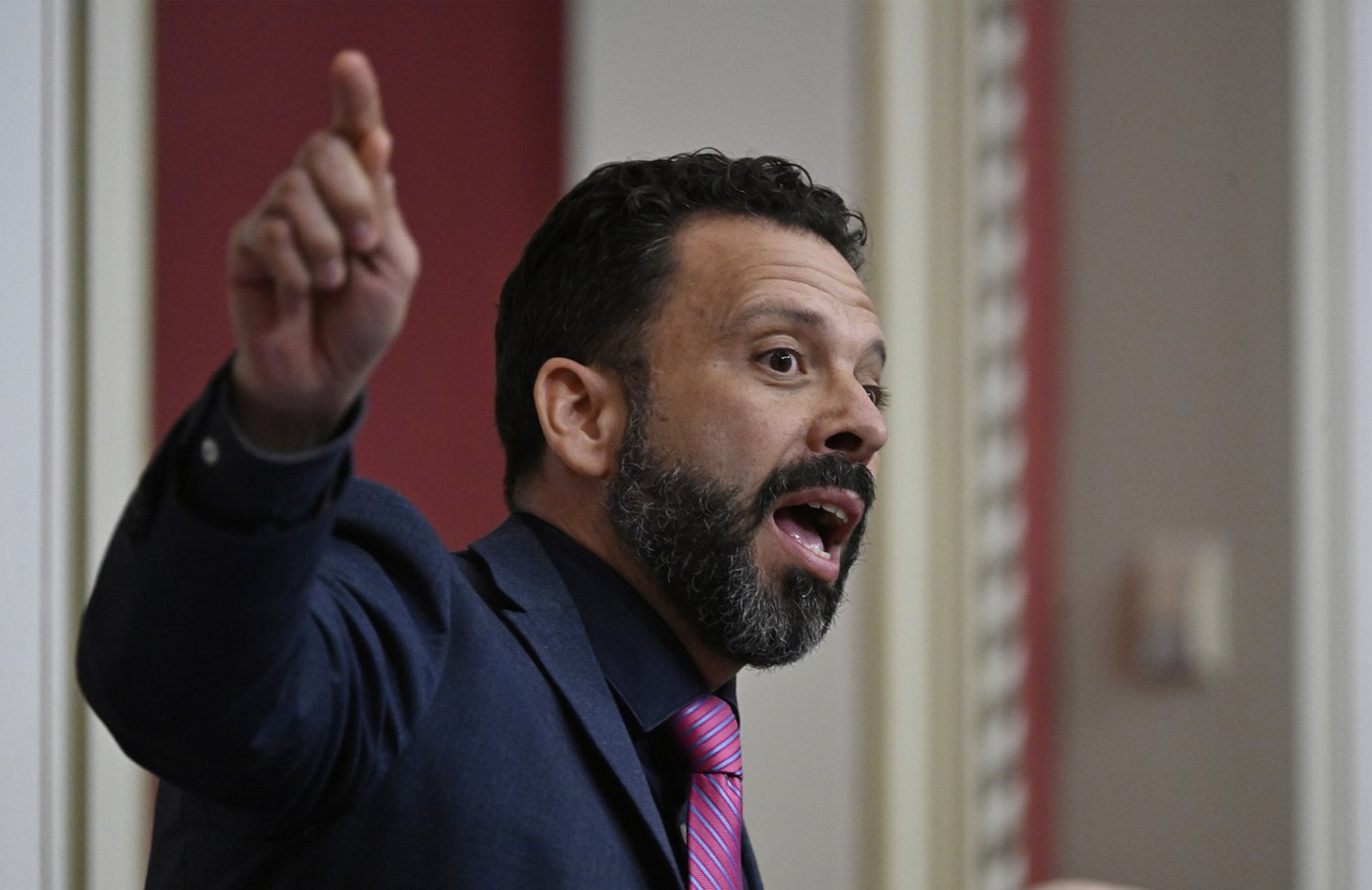 Constitution: le solidaire Haroun Bouazzi accuse le projet d’être «assimilationniste»