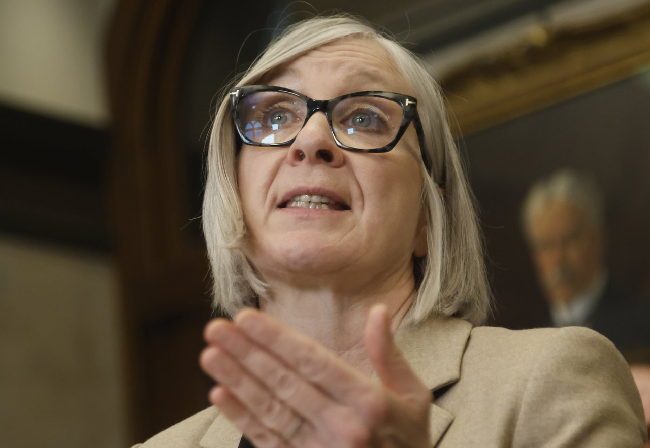 Ottawa va réexaminer un article controversé du Code du travail