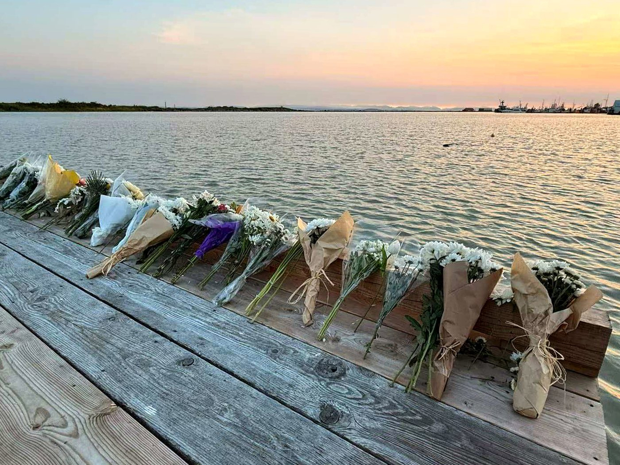 Veillée en hommage aux six victimes du naufrage d'un bateau de pêche en C.-B.