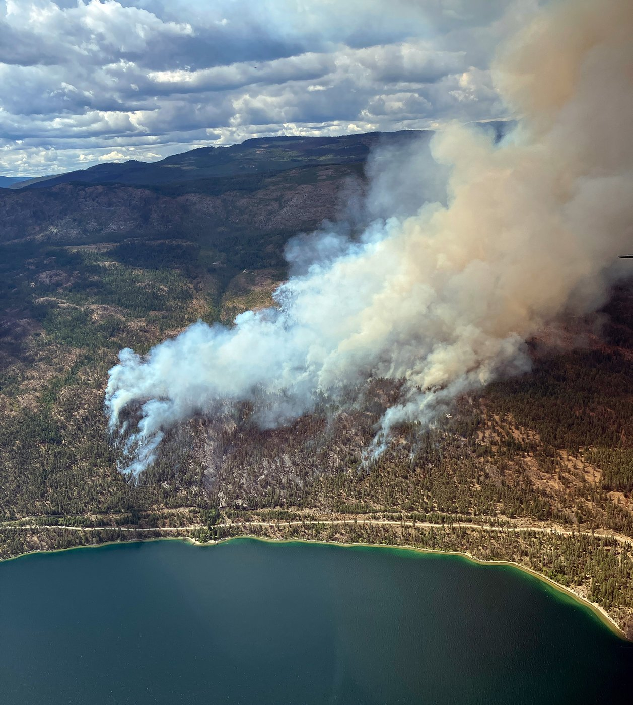 Les ordres d'évacuation s'étendent en raison des feux de forêt en C.-B.