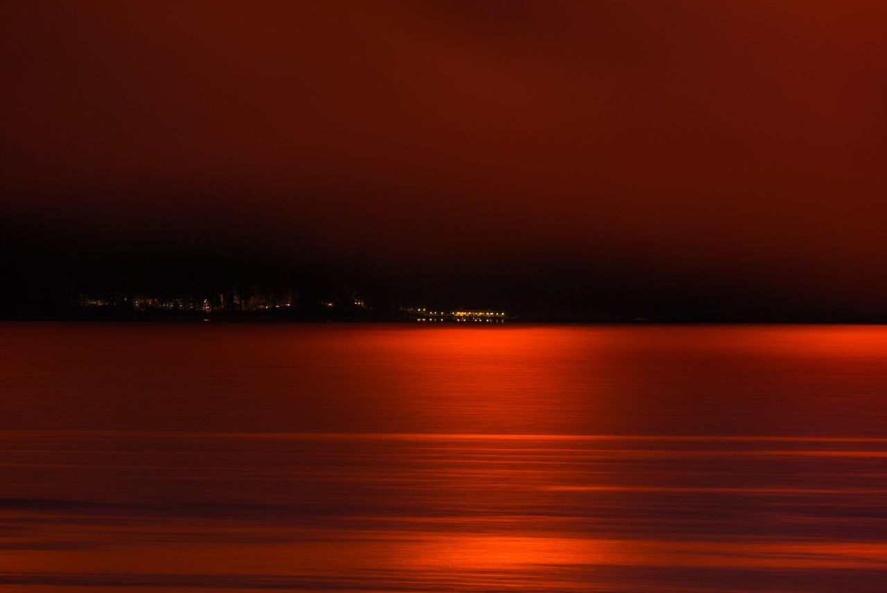 Un incendie de forêt cause l'évacuation du district de Summerland, en C.-B.