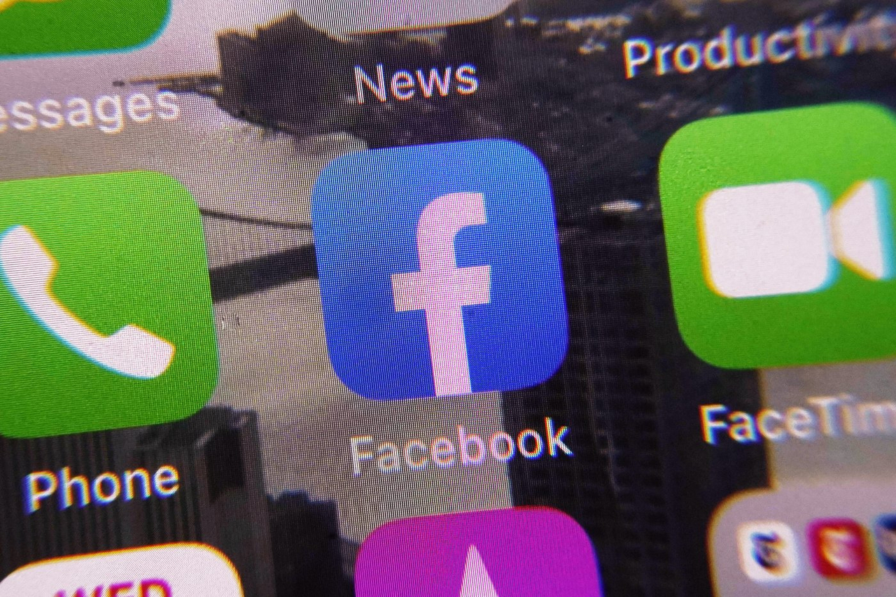 Une Canadienne face à l'IA après la suppression de ses comptes par Meta
