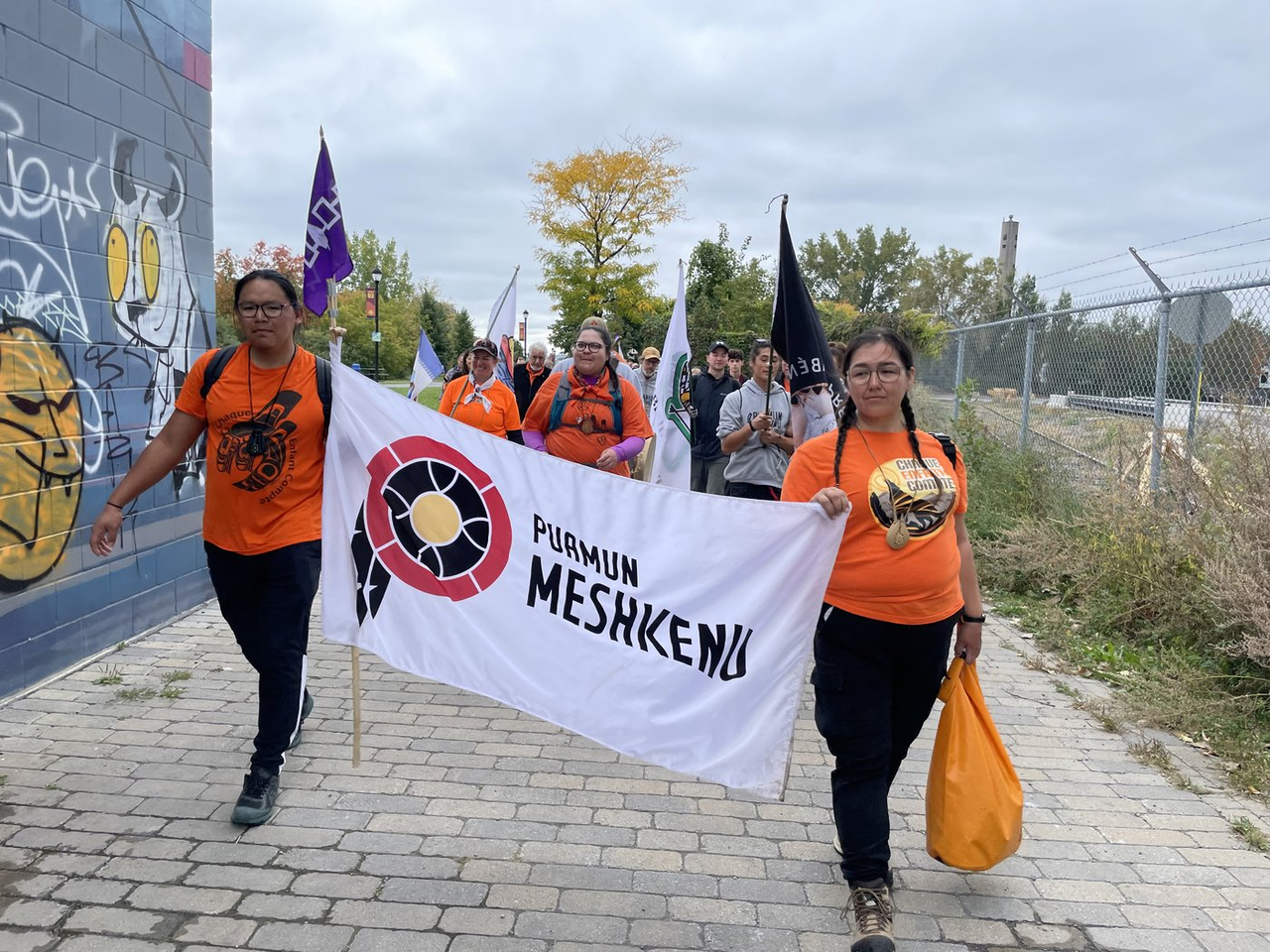 Après 350 km à pied et en rabaska, l’expédition Mamu Nikantetau se conclut à Montréal
