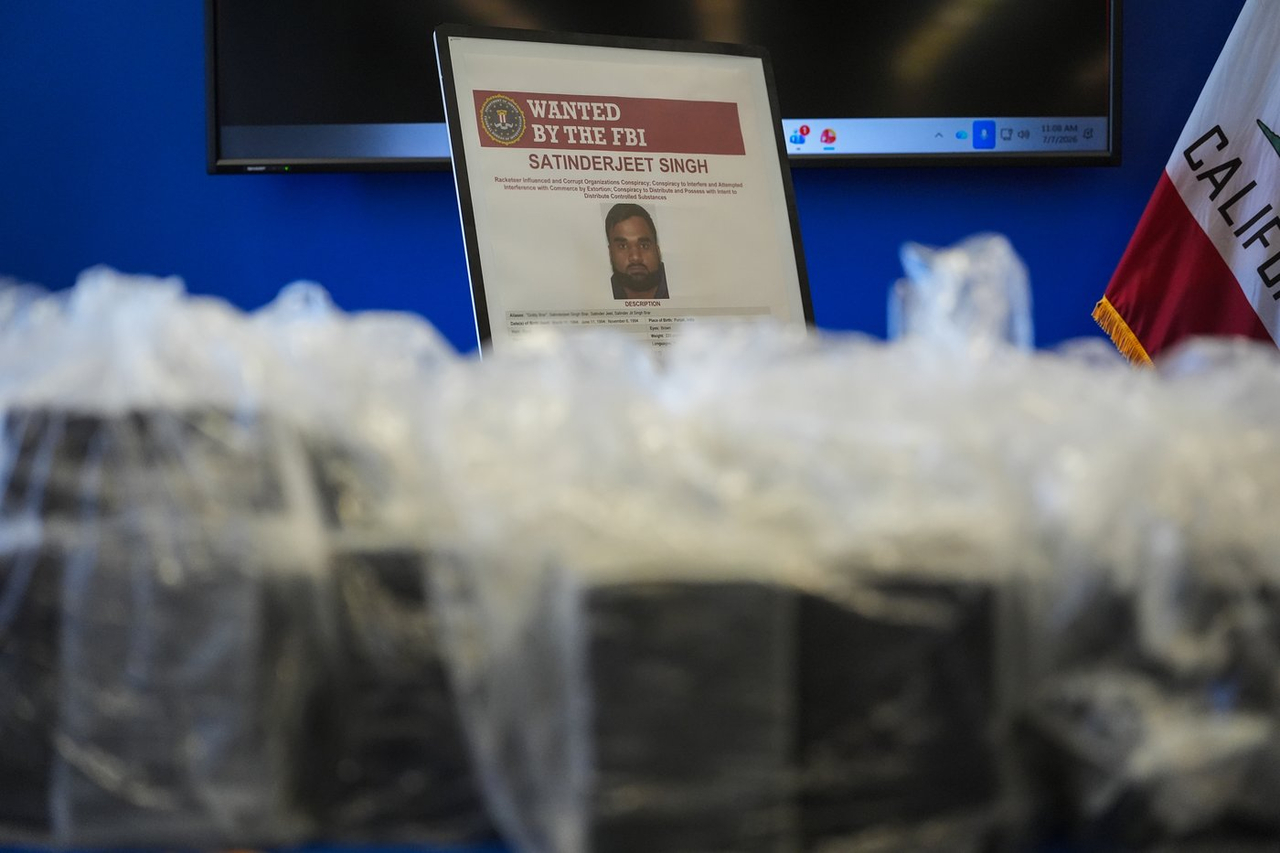 Le suspect d'un assassinat survenu en C.-B. figure maintenant sur la liste du FBI