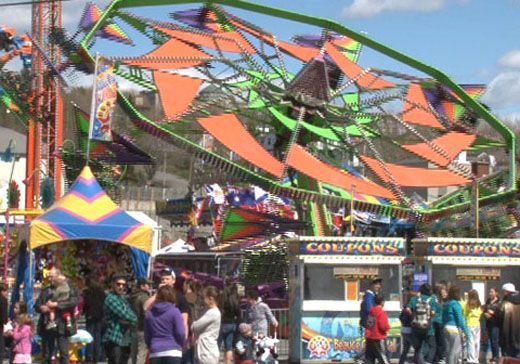 Beauce Carnaval met de la couleur dans le paysage georgien
