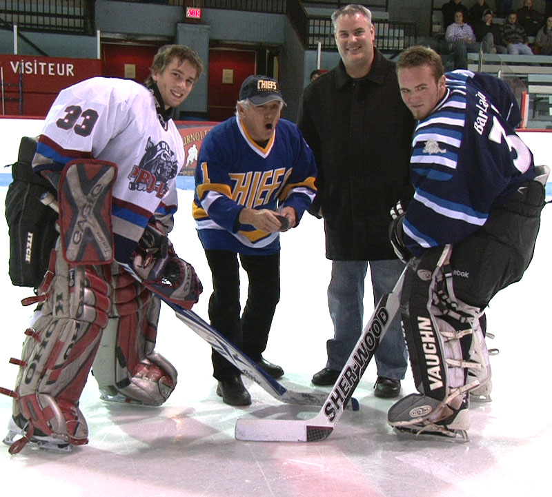Une relique du film « Slap Shot » s'arrête en Beauce