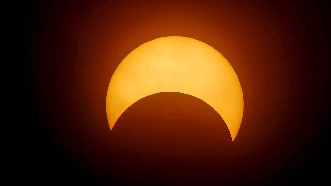 Comment observer l'éclipse de soleil sans danger pour les yeux ? 