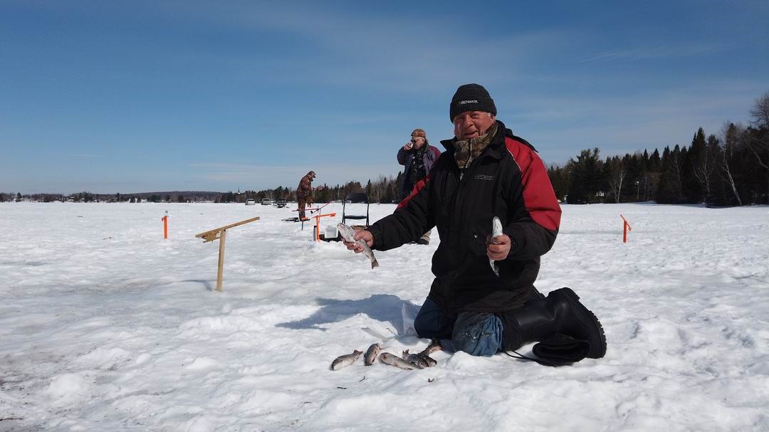 Normand DeLessard présente des Fous de la Pêche en hiver