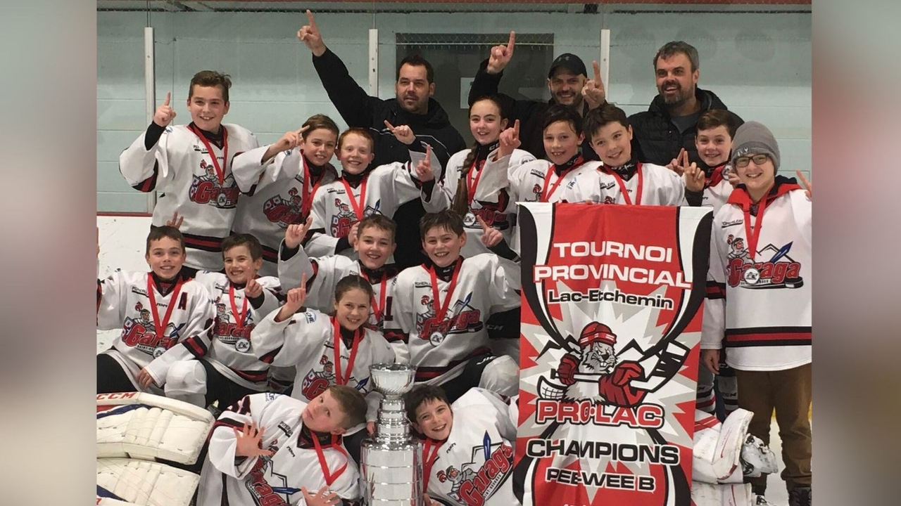 Le Garaga pee-wee B remporte la bannière de champions