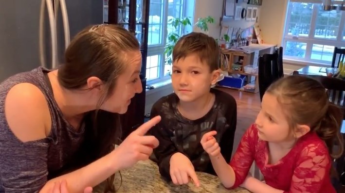 Expliquer aux enfants le pouvoir du savon sur les microbes en s'amusant