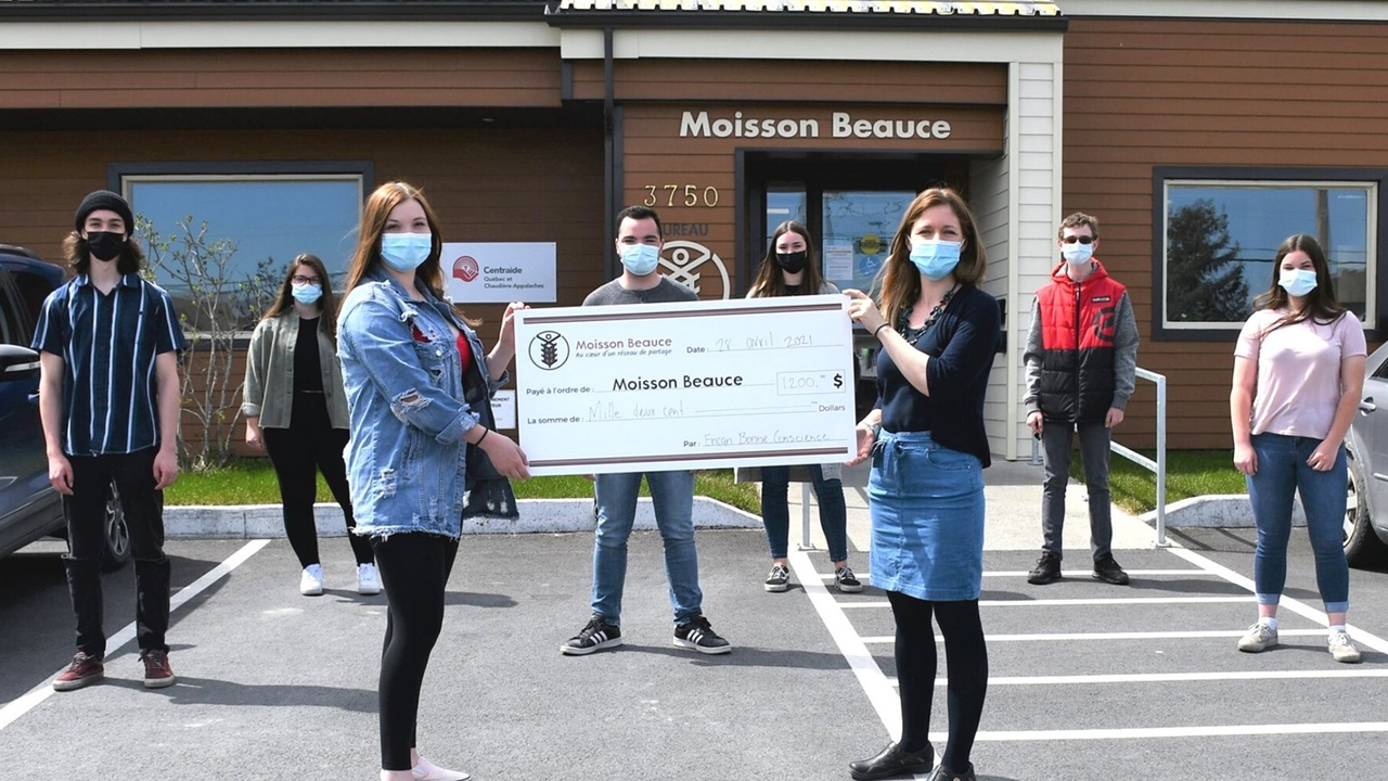 L'Encan Bonne Conscience remet 1 200 $ à Moisson Beauce