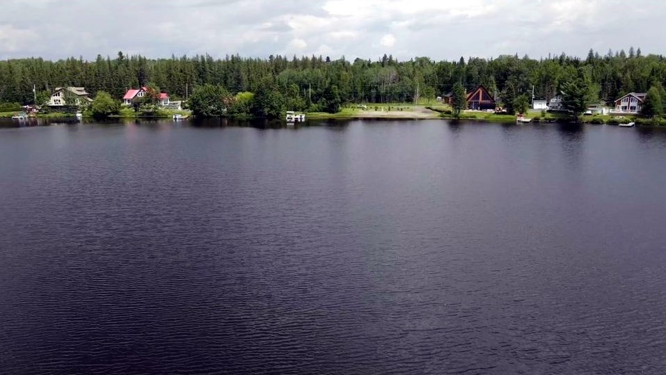 Normand DeLessard présente le lac Algonquin de Sainte-Rose-de-Watford