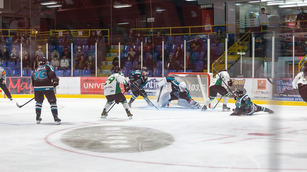Une belle victoire pour le match inaugural des Condors hockey