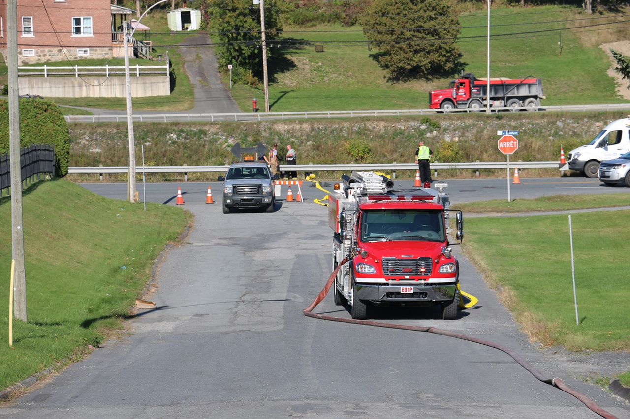 Incendie aux Séchoirs de Beauce: l'eau pompée à même la rivière Chaudière
