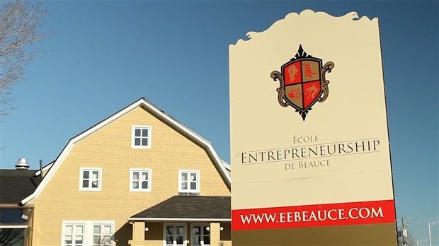 Renouvellement du partenariat entre l'ÉEB et Desjardins